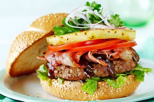 hamburger-with-caramelised-pineapple-90338-1 (1)