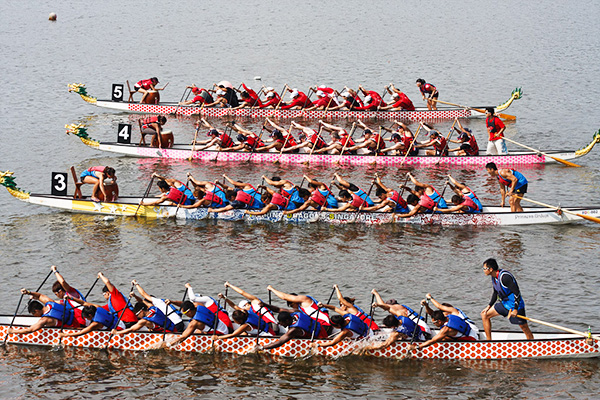 La fiesta de carreras de barcos en Laos