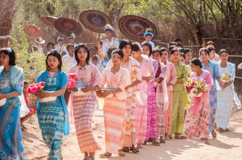 traje-tradicional-longyi-de-Birmania