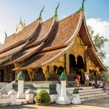 Ceremonia budista de Tak Bat, cascada Kuang Si, visitas de la ciudad