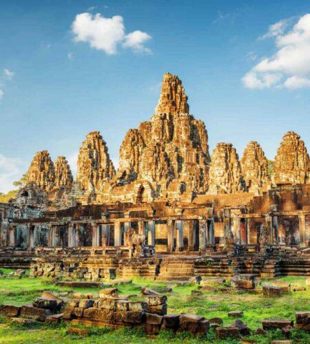 Itinerario Sudeste Asiático 21 días: Templo de Angkor Wat, uno de los monumentos religiosos más grandes y emblemáticos del mundo 